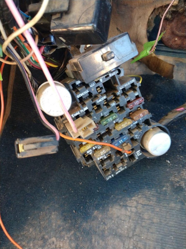 Is this supposed to be a ground wire ? | GM Square Body - 1973 - 1987