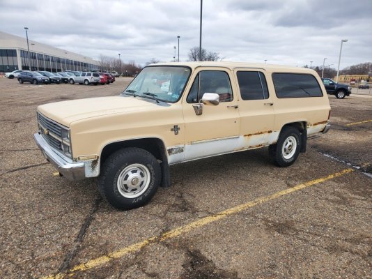 1984 Chevy K20 Suburban.jpg