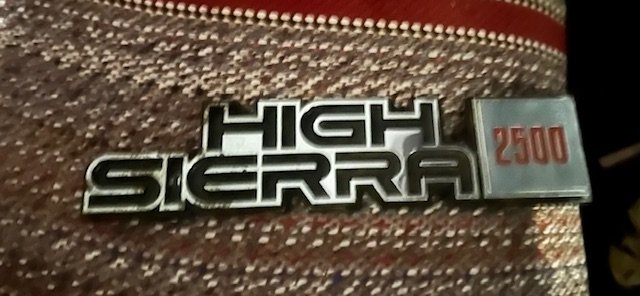 86 HichSierra Fender emblem.jpg