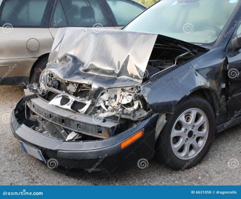 smashed-bonnet-6631058.jpg